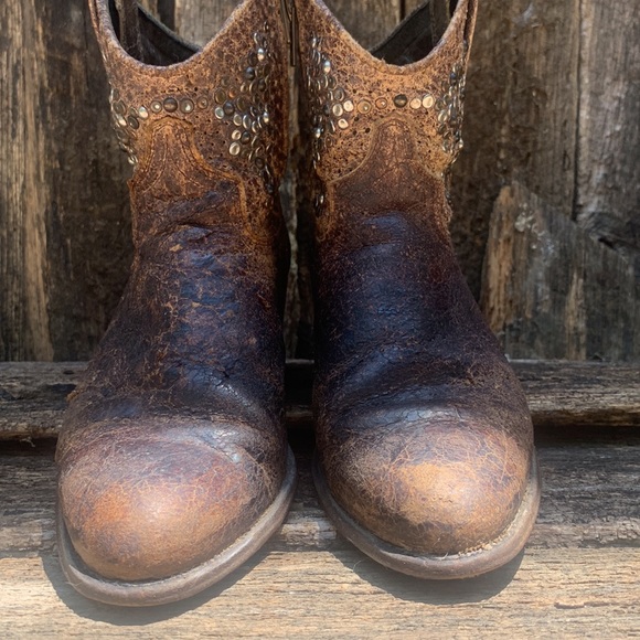 🤎🤍🖤Frye Deborah Studded Western Short Boots $598 Made in Spain 🇪🇸 - Picture 14 of 16